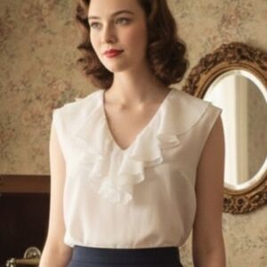 70'sVINTAGE🤍ILGWU Union Made Ruffled V-Neck Blouse With Back Buttons. Size M/L